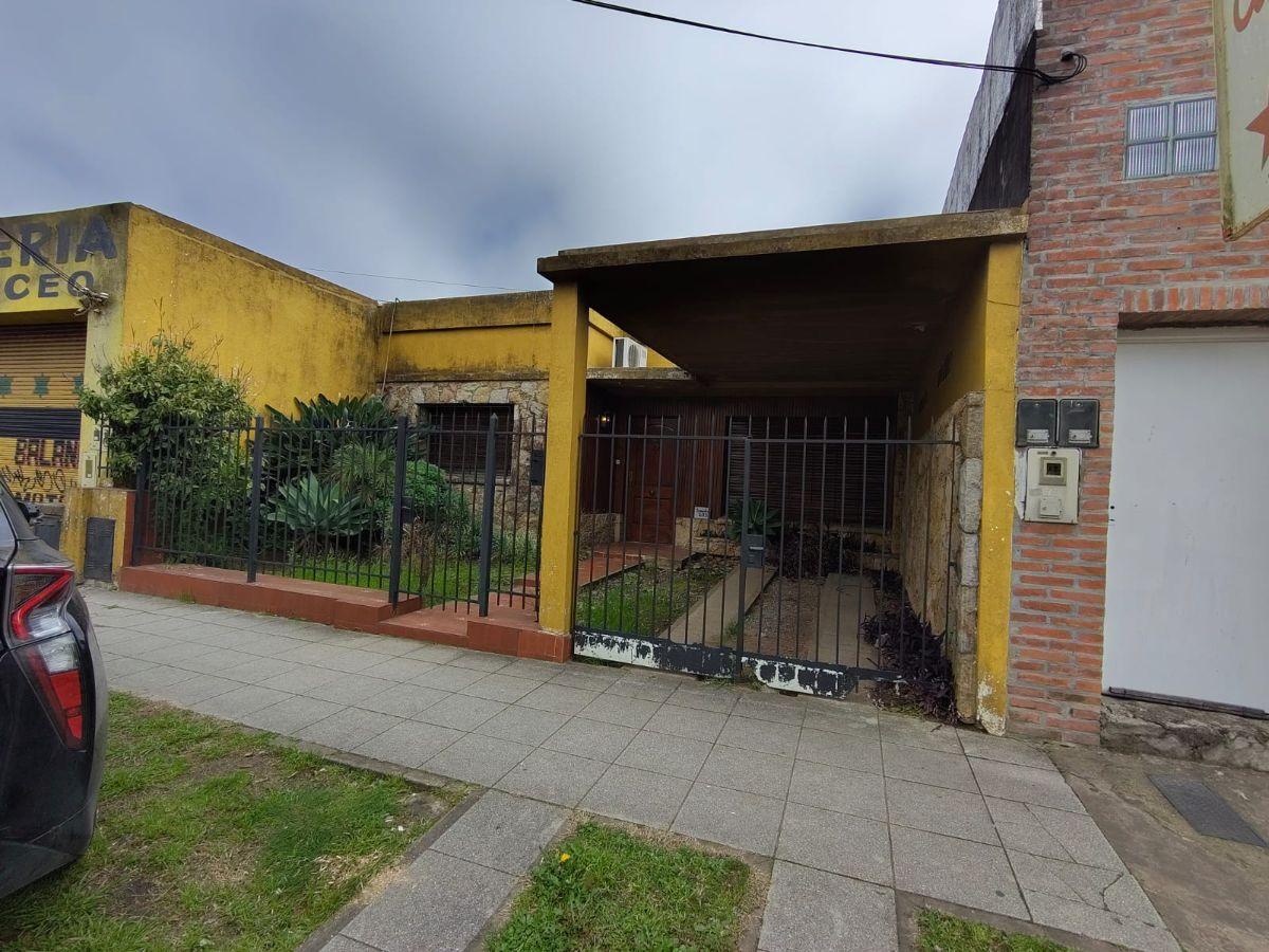 Foto de CASA EN VENTA 3 AMBIENTES CON JARDIN Y COCHERA APTO CREDITO, imagen 4