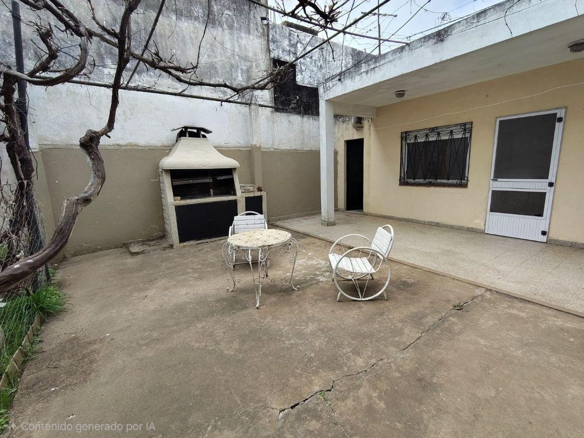 Foto de CASA EN VENTA 3 AMBIENTES CON JARDIN Y COCHERA APTO CREDITO, imagen 3