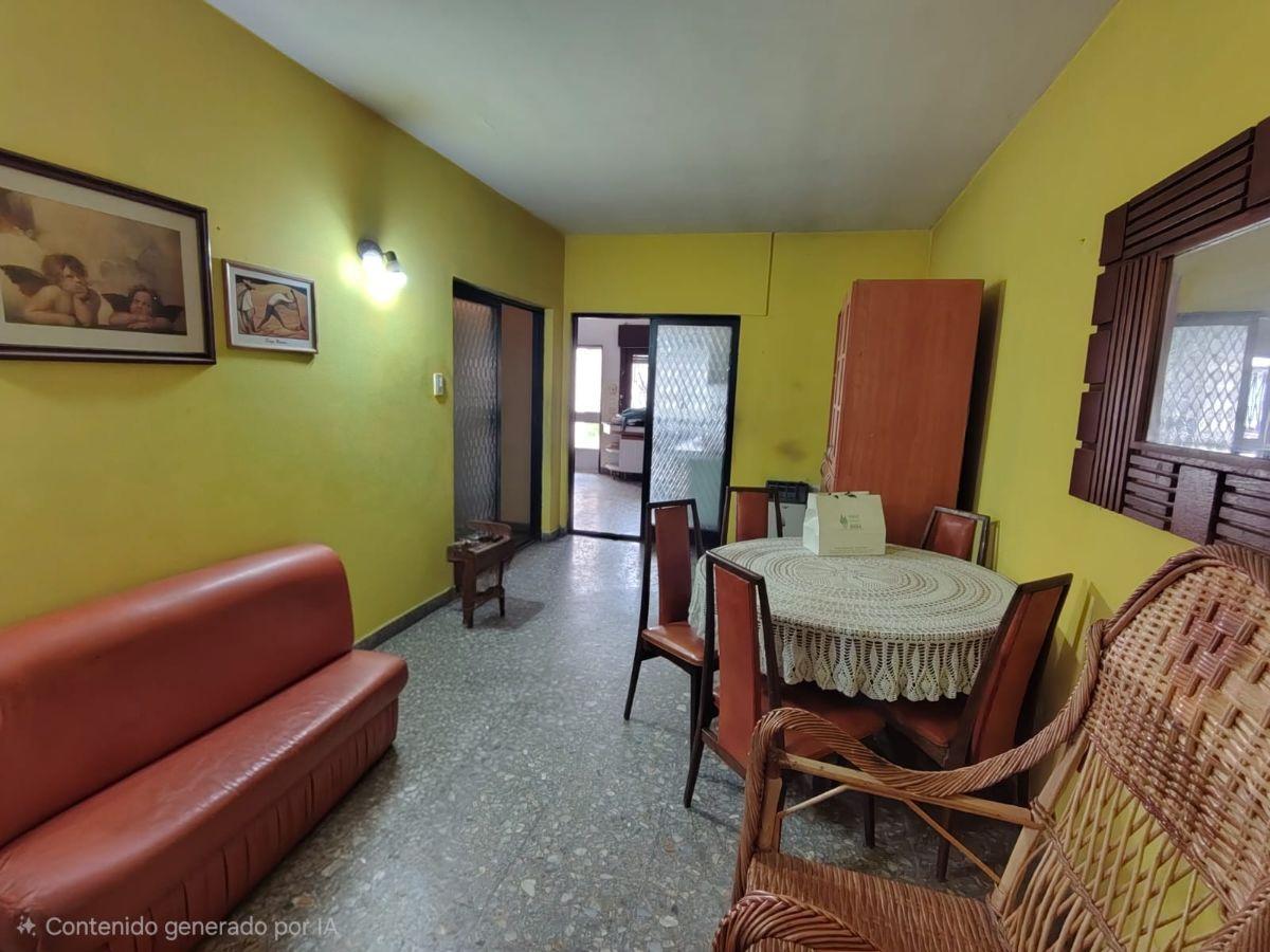 CASA EN VENTA 3 AMBIENTES CON JARDIN Y COCHERA APTO CREDITO