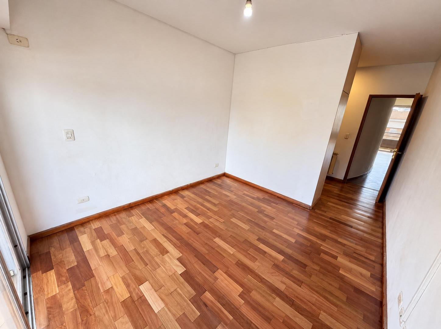 Foto de Piso Exclusivo 3 Ambientes con Balcones y Cochera Cubierta en Venta, imagen 3