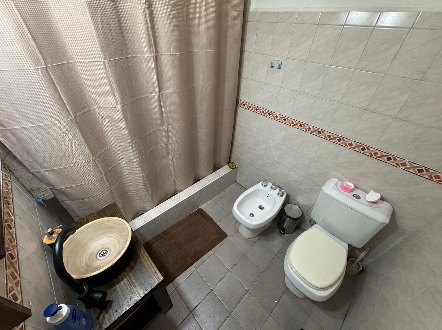 Foto de Casa 3 Ambientes con Patio y Cochera Cubierta en Venta, imagen 2