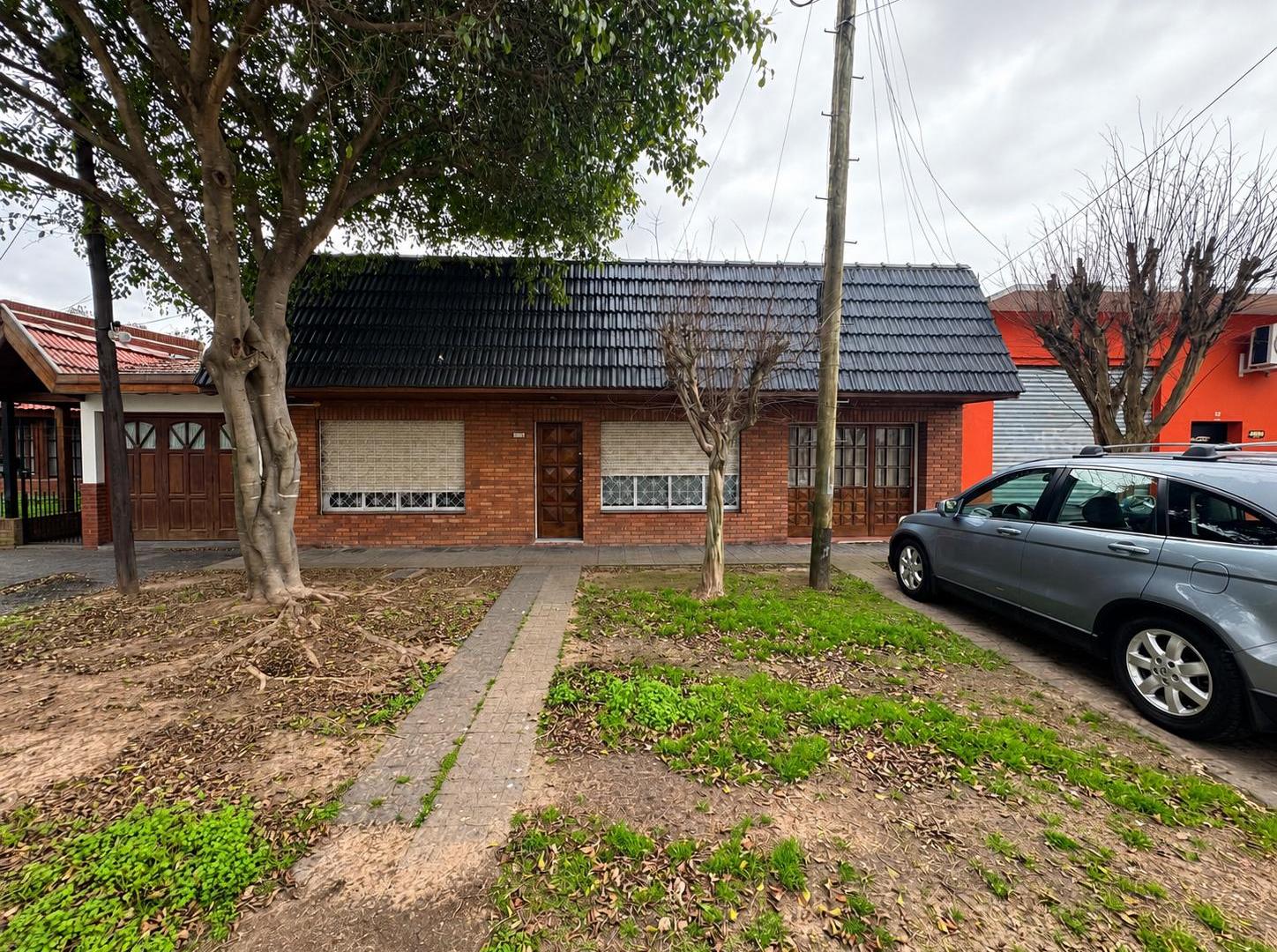 Foto de Casa 3 Ambientes con Patio y Cochera Cubierta en Venta, imagen 1
