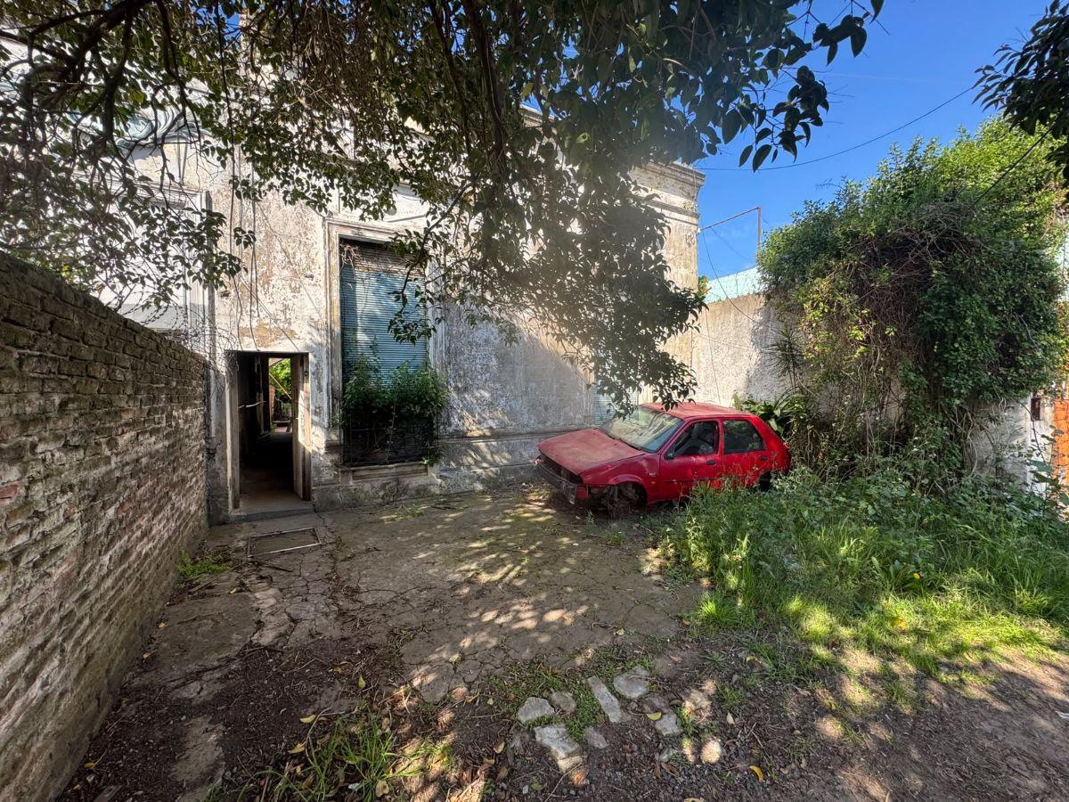 Foto de CASA CENTENARIA EN VENTA – IDEAL INVERSOR en VENTA, imagen 1