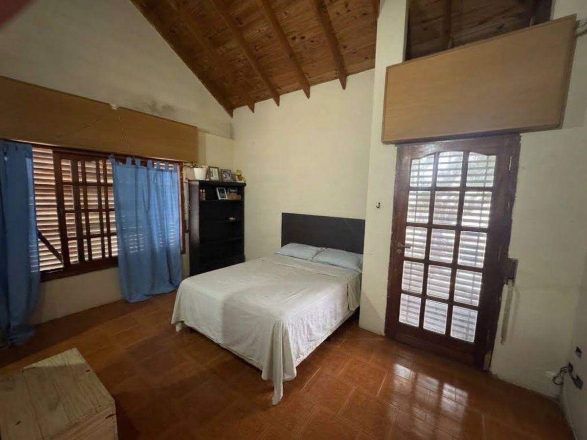 Foto de Casa 3 Ambientes con Cochera Cubierta y Jardin en Venta, imagen 2