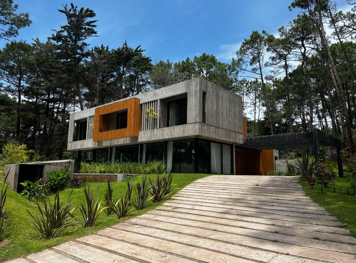 Foto de Casa de diseño en Cariló | Pileta climatizada | losa radiante | gas natural, imagen 1
