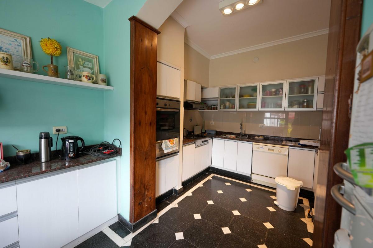 Venta Casa de Categoría Santa Fe con Jardín y Pileta, Zona Centro Sur 5