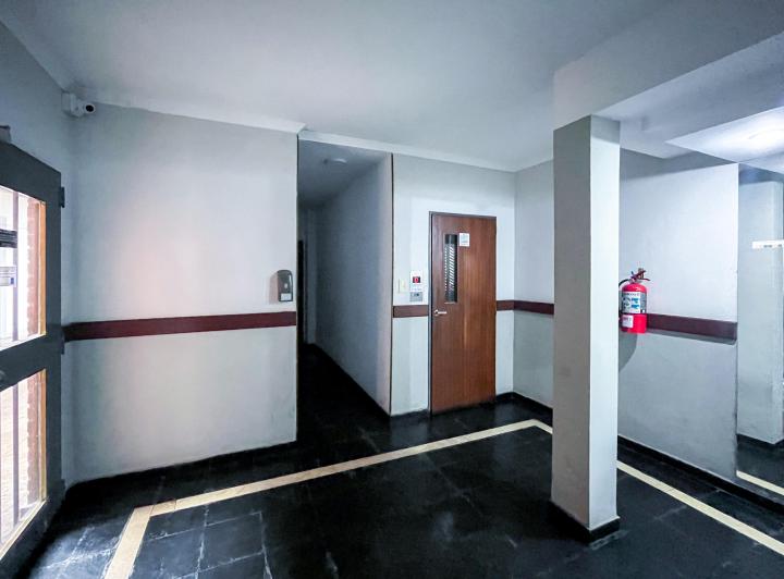 Departamento 1 dorm, gran balcón con buena vista, a cuadras de Bv 3