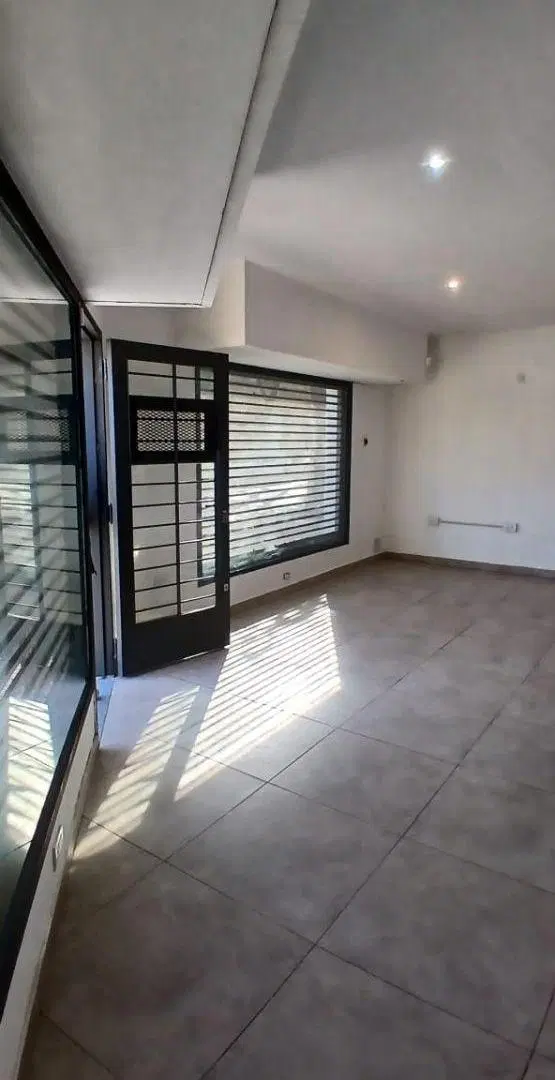 ALQUILER – Local comercial – La Paz 796 5