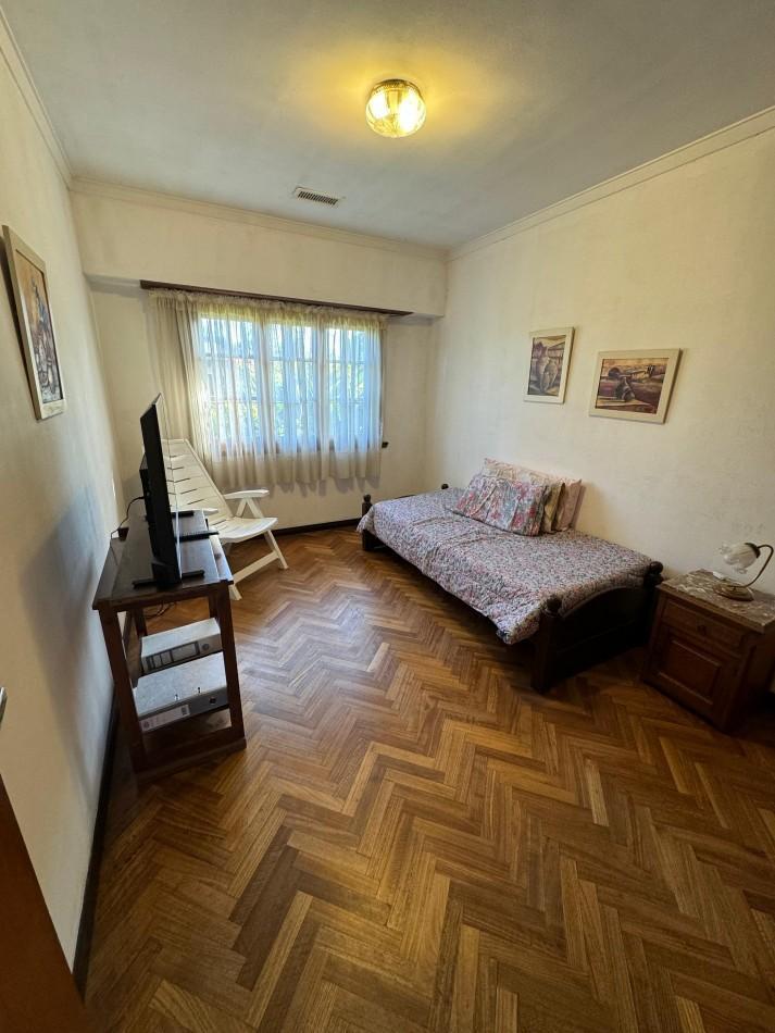 Excelente Chalet de 5 Ambientes en Barrio Chauvin. 3
