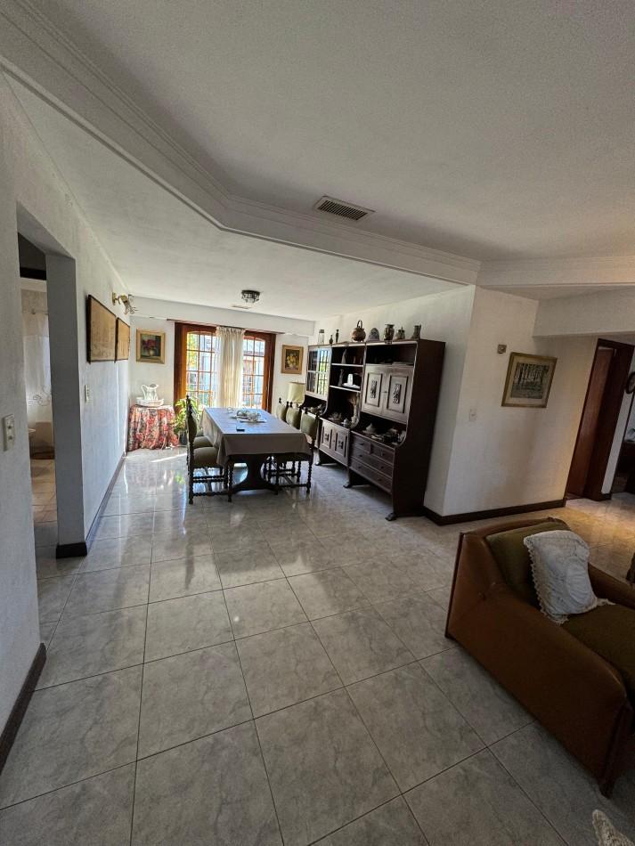 Excelente Chalet de 5 Ambientes en Barrio Chauvin. 2