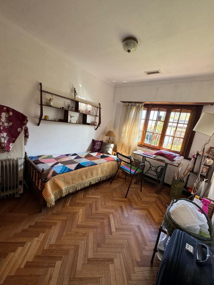 Excelente Chalet de 5 Ambientes en Barrio Chauvin. 4