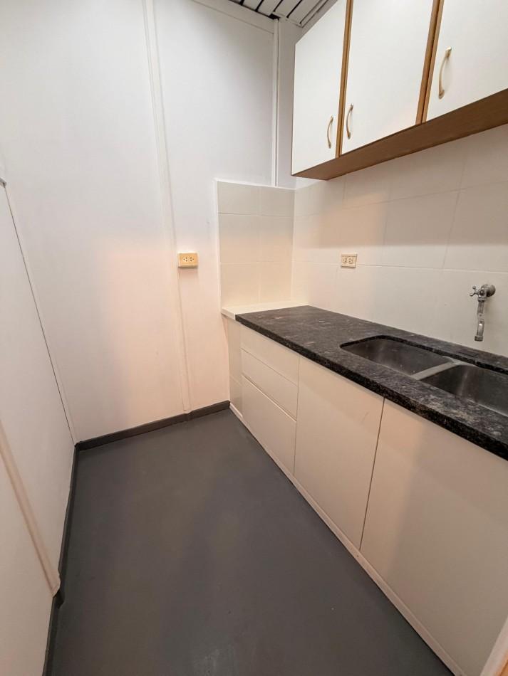 Foto de ALQUILER O VENTA - UNICO LOCAL S/ AV COLON, imagen 4