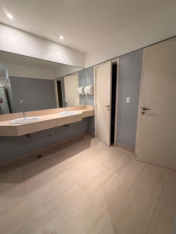 Foto de ALQUILER O VENTA - UNICO LOCAL S/ AV COLON, imagen 1