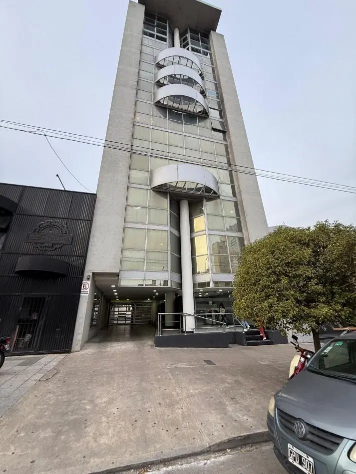 Cochera en venta Zona clinica pueyrredon. 1