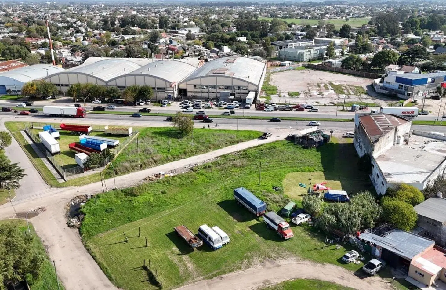 Gran Lote Sobre Avenida champagnat 5