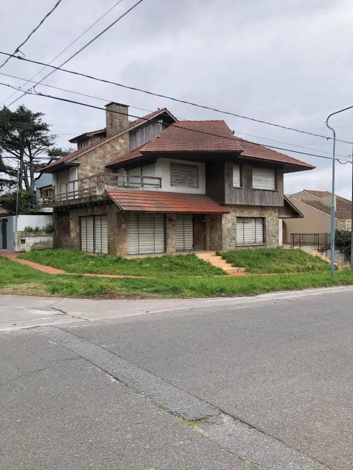 Chalet a reciclar En Playa Grande 3