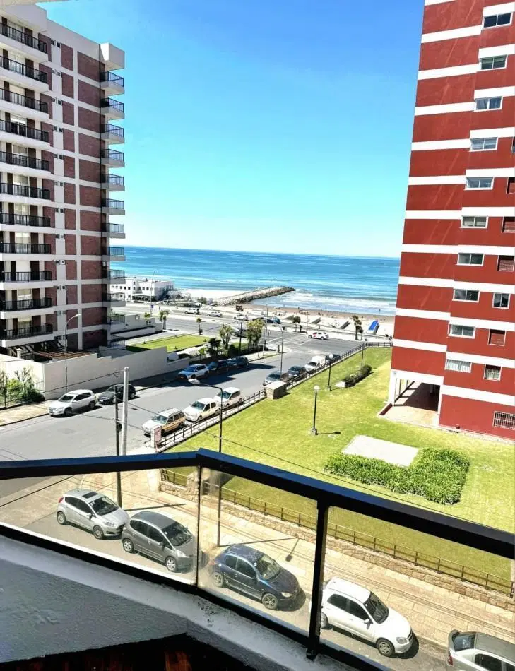 24 MESES - DTO 4 AMBIENTES CON TERRAZA Y QUINCHO PROPIO - PLAYA GRANDE 1