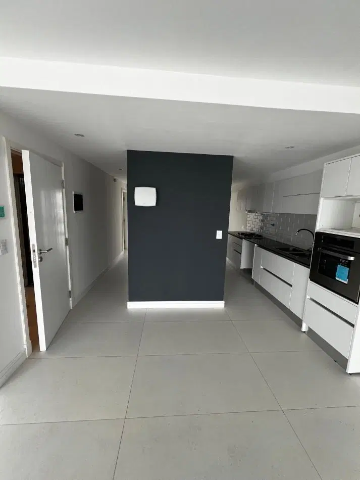 EXCLUSIVO PISO DE TRES AMBIENTES CON COCHERA 5