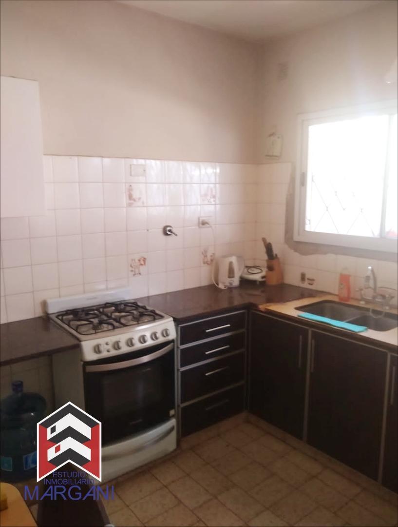 Foto de Excelente casa 3 AMB c/ Entrada vehiculos s/ Lote 450m2, imagen 2