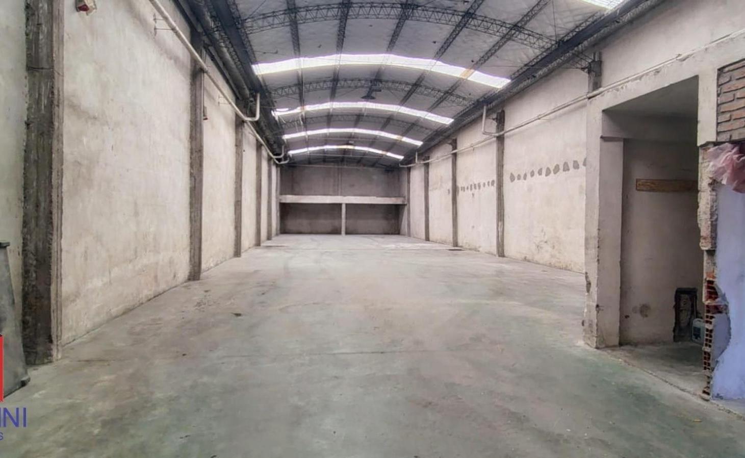 Excelente Galpon 420m2 - ZONA INDUSTRIAL -