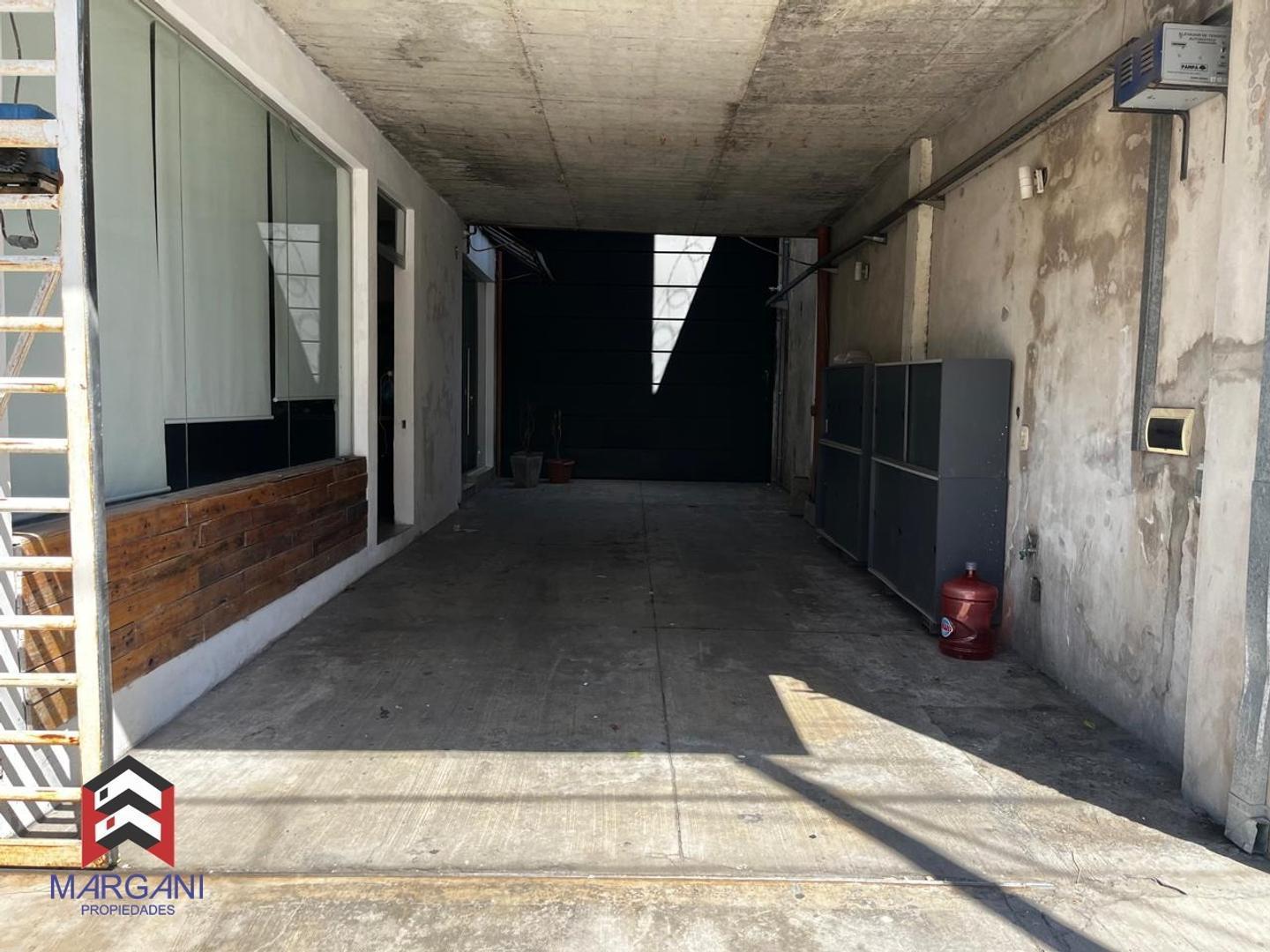 Foto de Galpon 130m2 c/ Trifasica (a mts Av. Crovara) IDEAL DEPOSITO, imagen 4