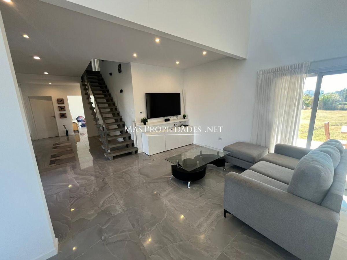 Foto de Casa En Alquiler 6 Amb En San Lucas Canning, imagen 3