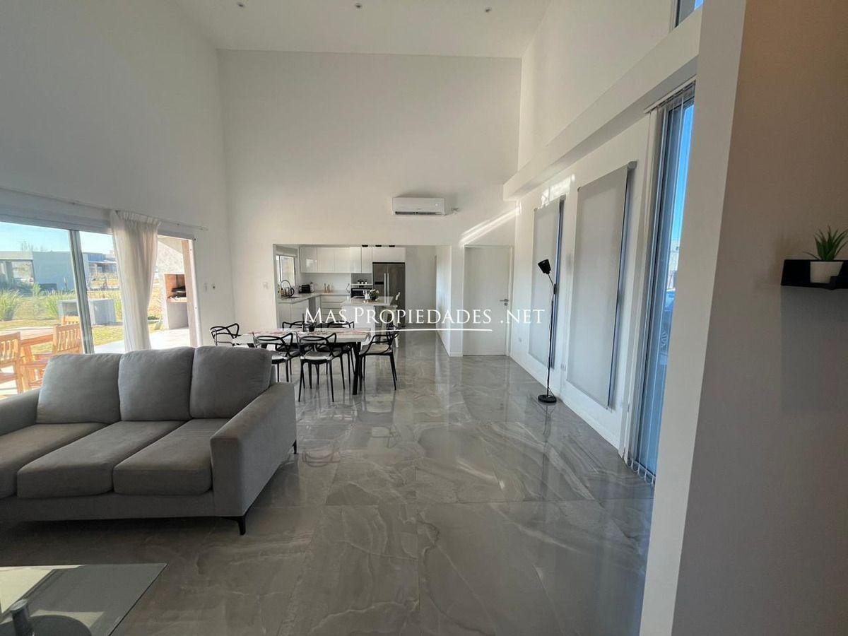 Foto de Casa En Alquiler 6 Amb En San Lucas Canning, imagen 2