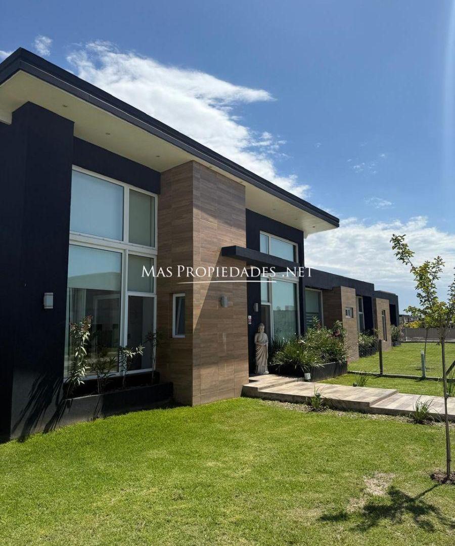 Foto de Venta Casa en Lagos de Canning 4 Dormitorios, imagen 4