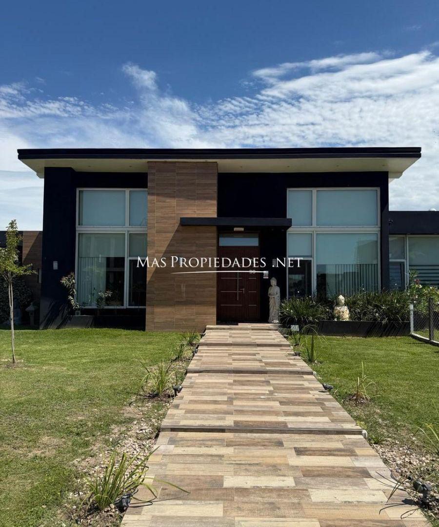 Foto de Venta Casa en Lagos de Canning 4 Dormitorios, imagen 1