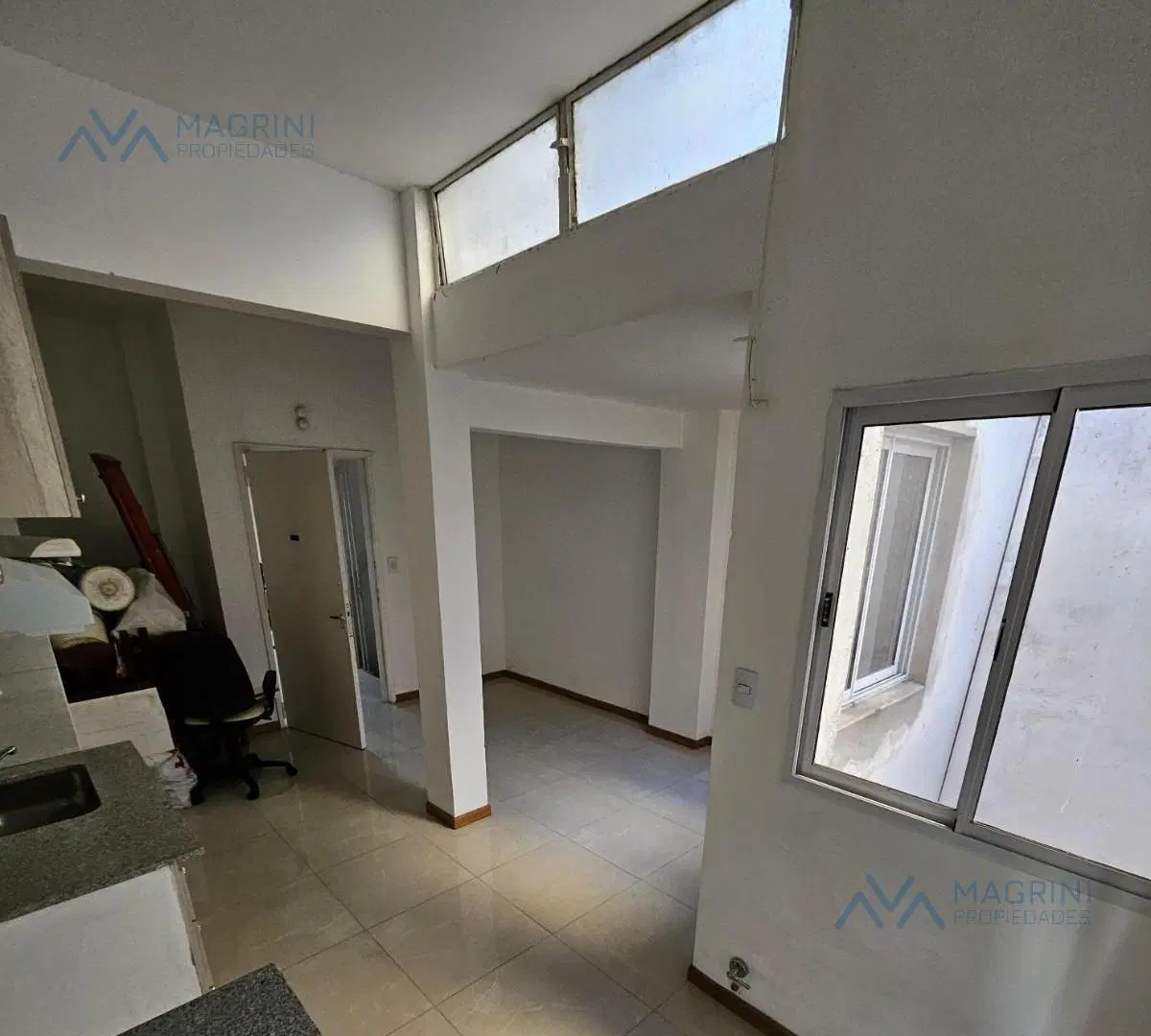 Oportunidad de Inversión: Edificio Bloc de 3 Departamentos en Venta en Pergamino, Bs. As. 2