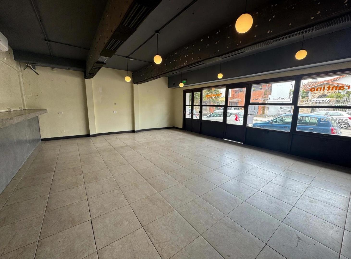 Foto de Local comercial con cocina patio y subsuelo, imagen 5