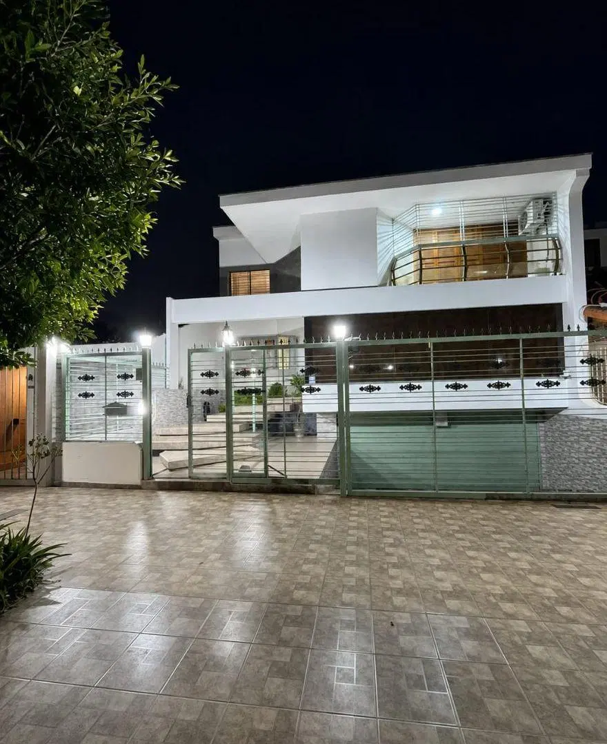EXCLUSIVA Y SEGURA CASA EN VENTA 3