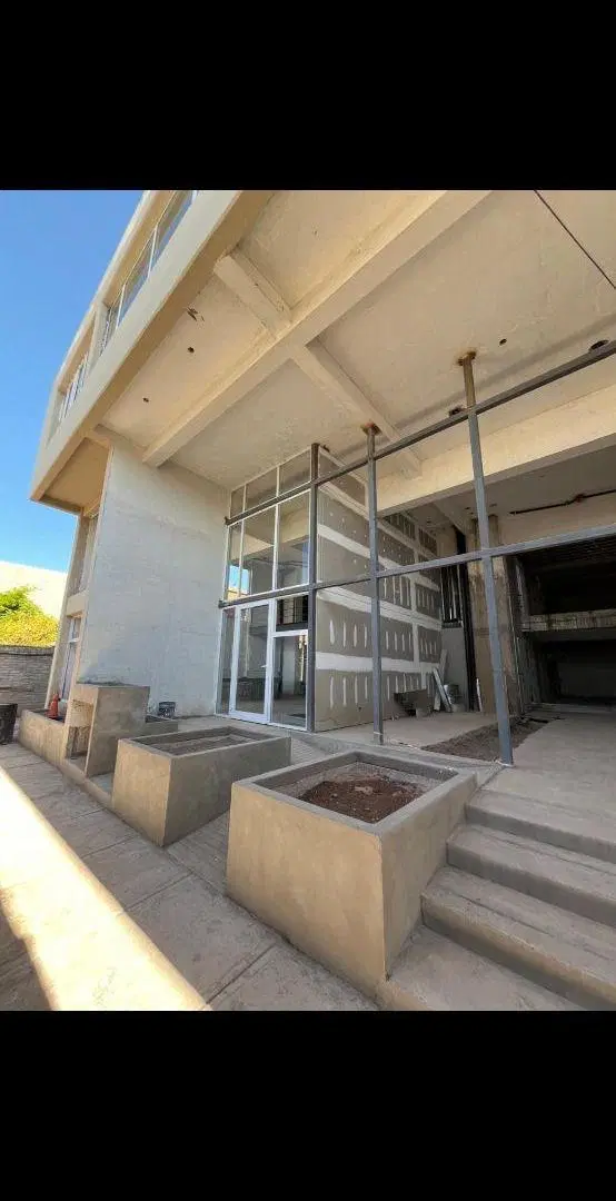 Departamento 1 dormitorios. 1 baño.
con 1 cochera. 60 m2. Disponible. Piso 1 y 2 4