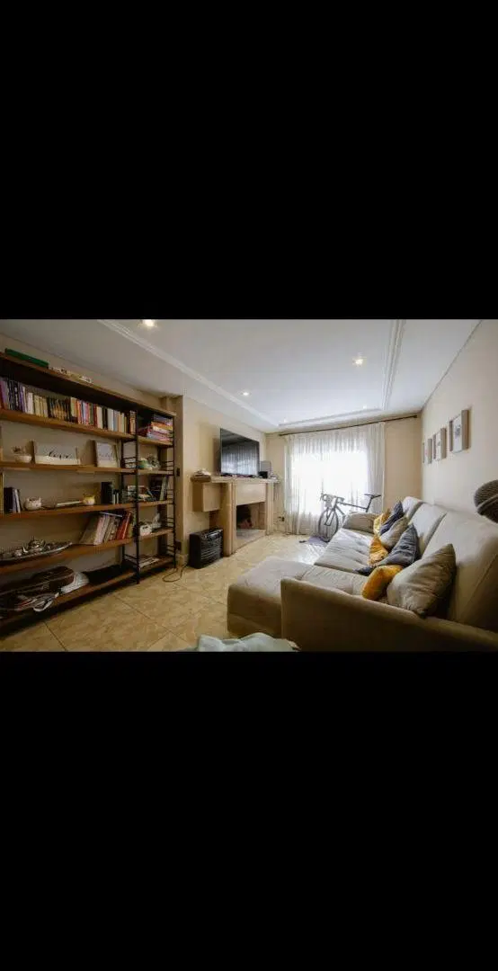 Alquiler Comercial con 330 m² Casa.
7 dormitorios. 4 Baños. 4 cocheras. en Quinta Sección. Mendoza 2