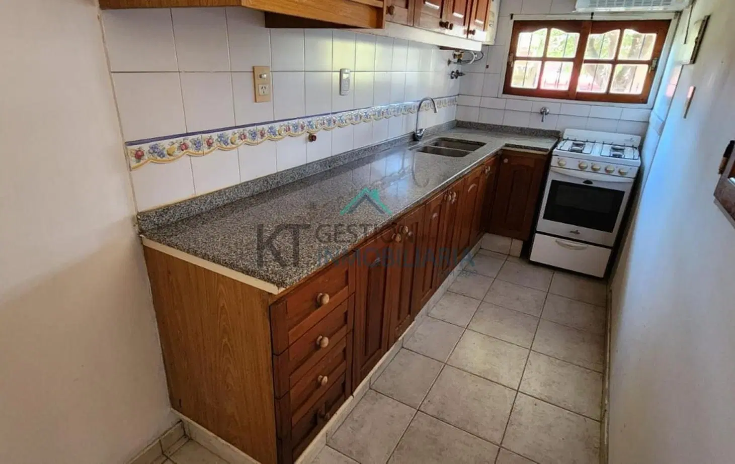 TRIPLEX 4 Ambientes en San Miguel | Cochera | Patio | Altillo | Excelente Estado 4