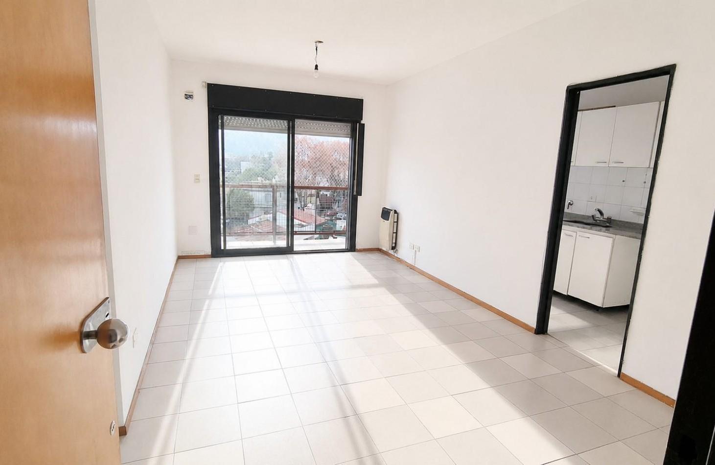Foto de VENTA DEPARTAMENTO 2 AMBIENTES CON BALCON Y VISTA ABIERTA VILLA LURO, imagen 3