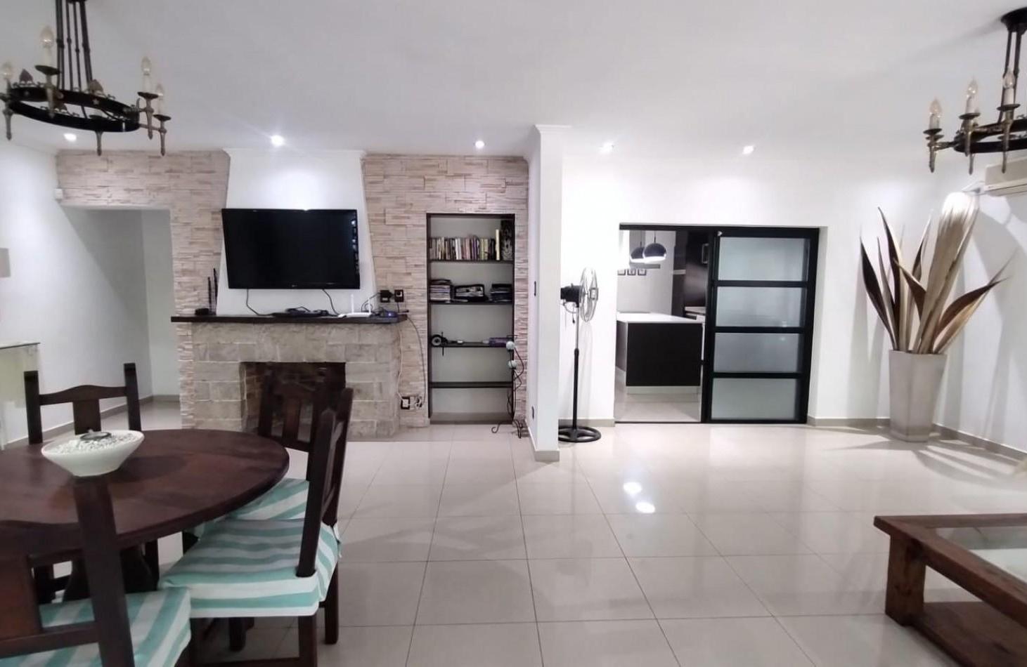 Foto de VENTA CASA QUINTA 5 AMBIENTES RENOVADA COMPLETAMENTE PARQUE PILETA, imagen 4