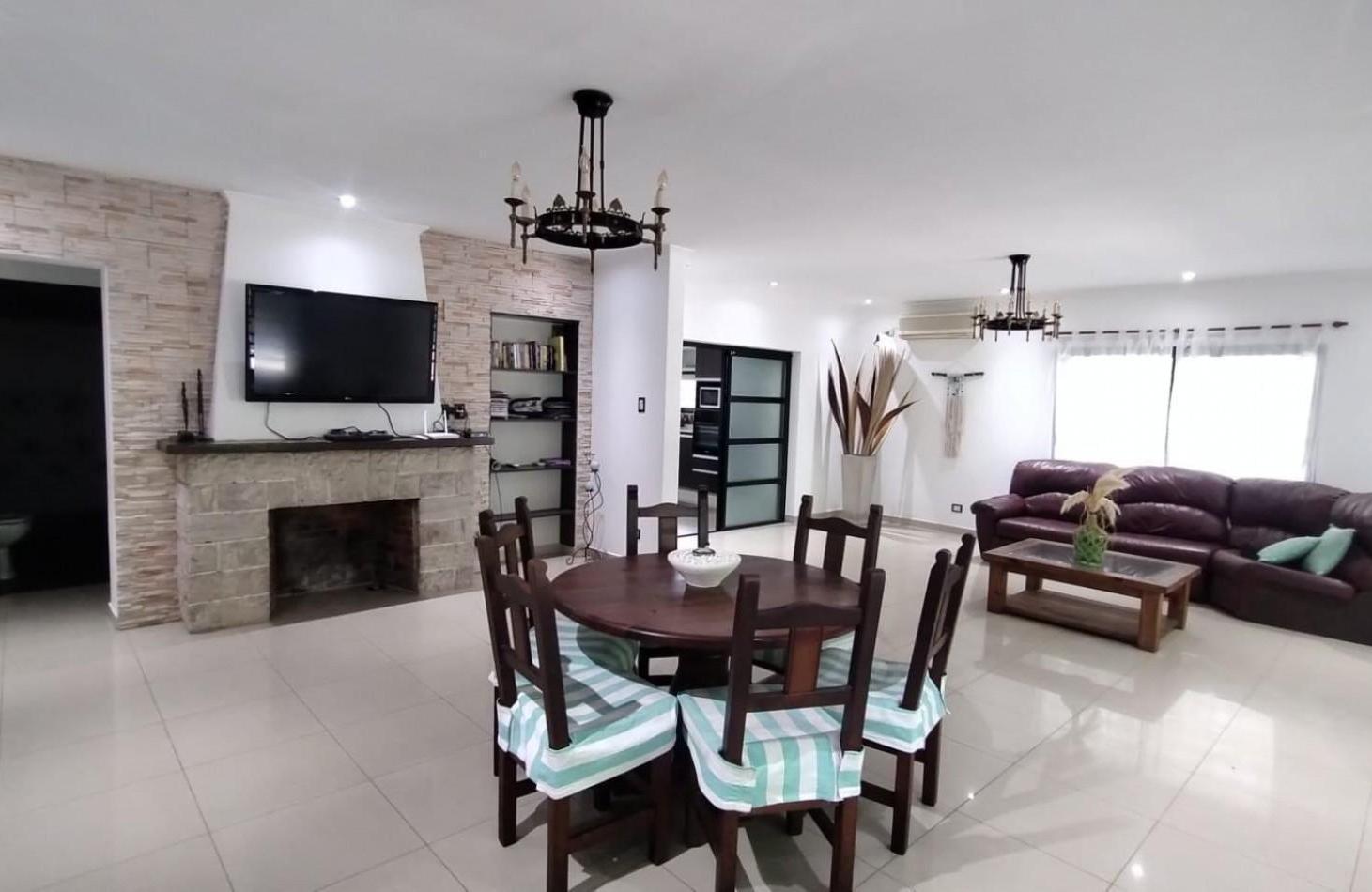 Foto de VENTA CASA QUINTA 5 AMBIENTES RENOVADA COMPLETAMENTE PARQUE PILETA, imagen 3