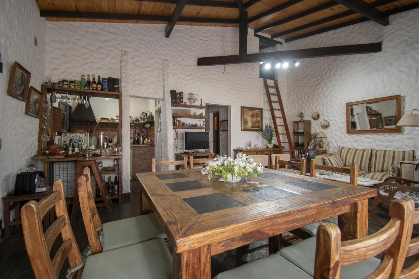 Foto de VENTA CASA 4 AMBIENTES CHALET CON PILETA COCHERA PERMUTA CONSULTAR, imagen 5