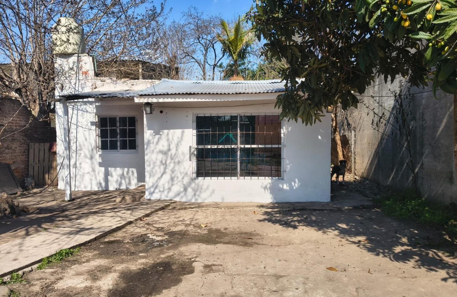 Foto de VENTA CASA 2 AMBIENTES EXCELENTE OPORTUNIDAD UBICACION CRUCE CASTELAR, imagen 1