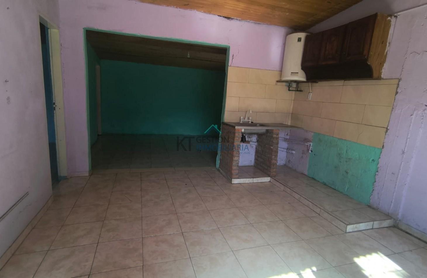 Foto de VENTA CASA 2 AMBIENTES EXCELENTE OPORTUNIDAD UBICACION CRUCE CASTELAR, imagen 2
