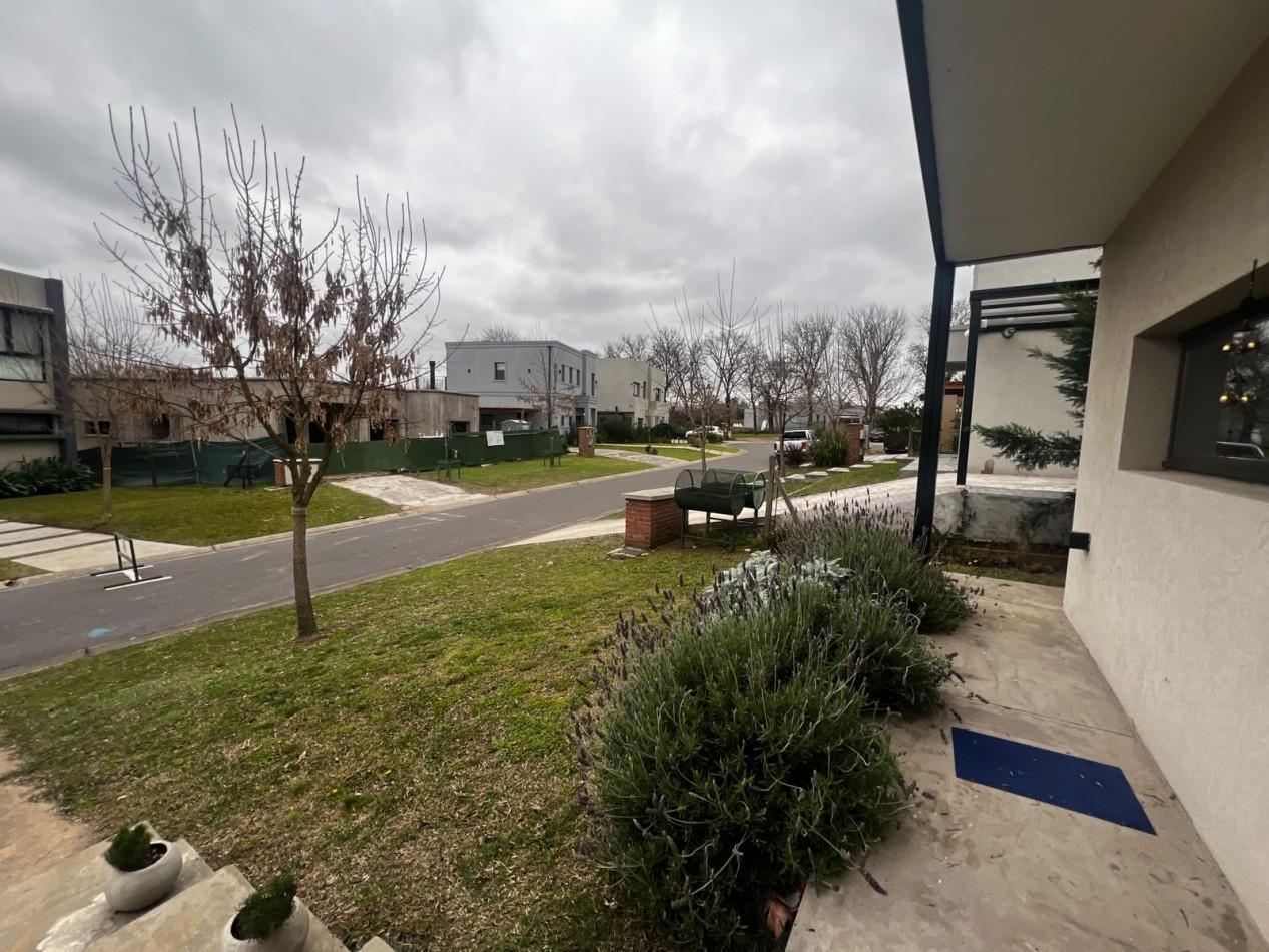 Foto de VENTA CASA EXCELENTE OPORTUNIDAD SANTA ELENA PILAR DEL ESTE, imagen 4