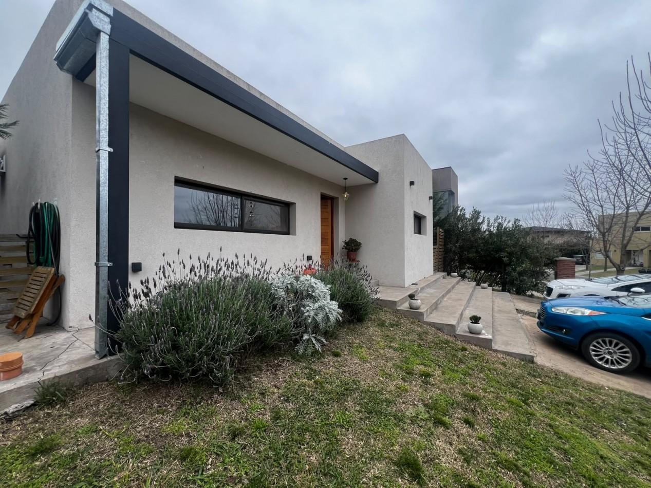 Foto de VENTA CASA EXCELENTE OPORTUNIDAD SANTA ELENA PILAR DEL ESTE, imagen 1