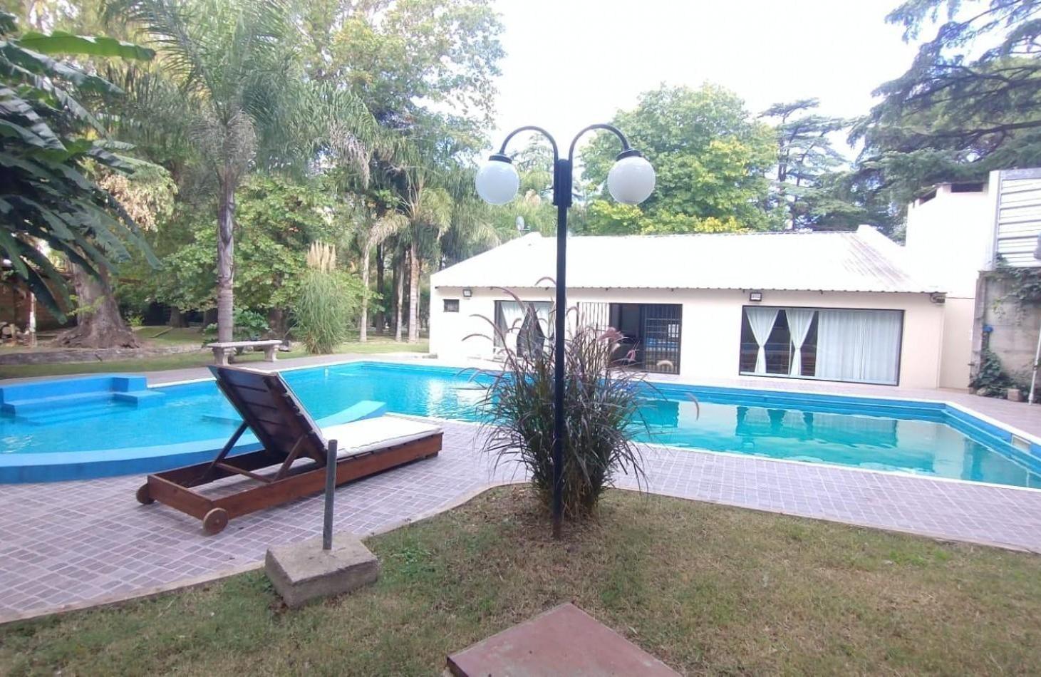Foto de VENTA CASA QUINTA 4 AMBIENTES RENOVADA COMPLETAMENTE PARQUE PILETA, imagen 2