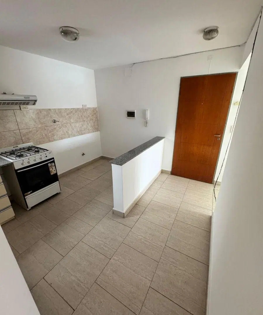 Alquiler depto 2 dormitorios con cochera - Centro Cipolletti 2