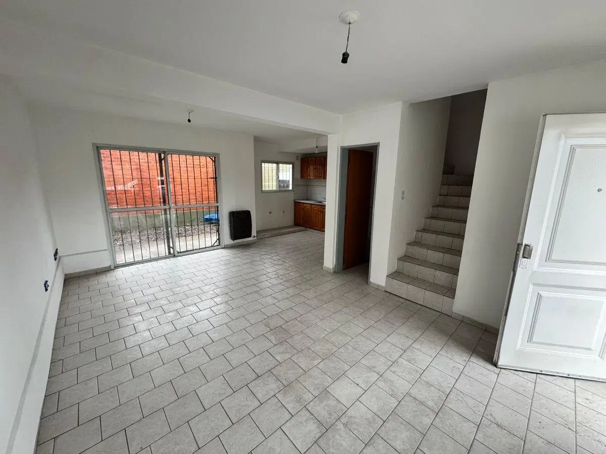 Duplex en alquiler 2 dormitorios con entrada vehicular - Cipolletti 2