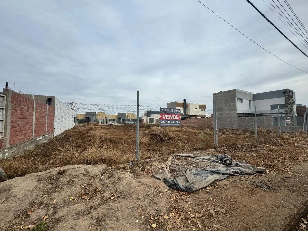Terreno 444 m2 en venta en barrio Los Lirios - Cipolletti 2