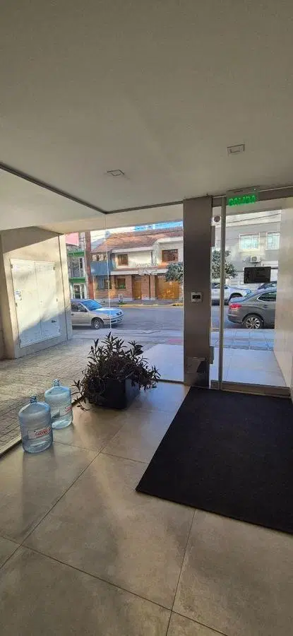 Alquiler Depto 1 dorm con cochera cubierta centro NQN 2