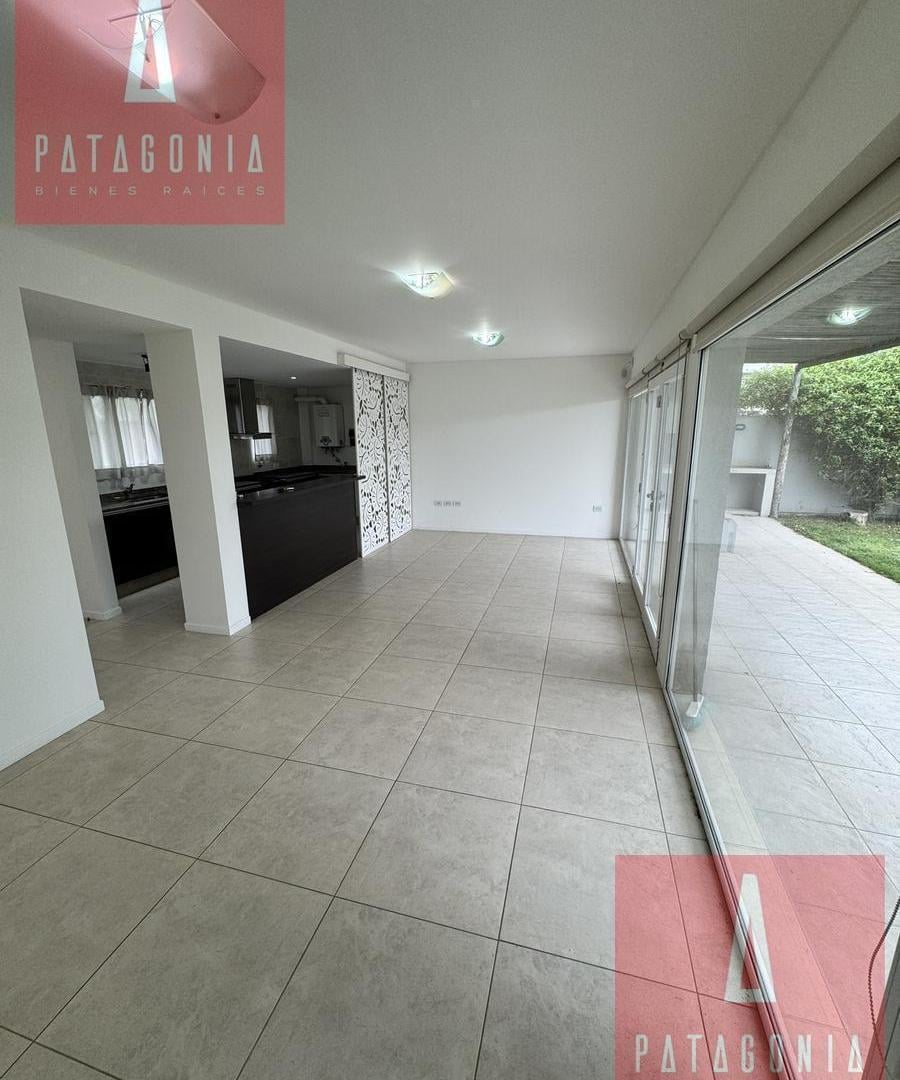 Foto de Duplex 3 dorm 3 baños - Las Viñas - Cipolletti, imagen 2