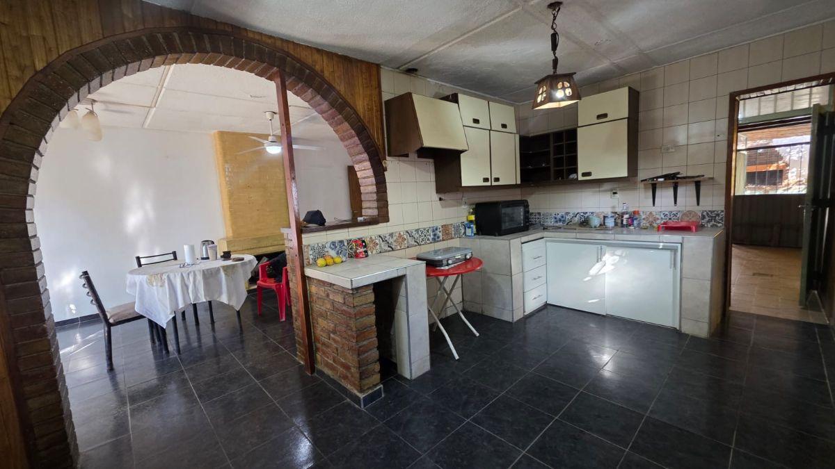 Foto de CASA ESQUINA CON PILETA EN BARRIO SANTA ANA GUAYMALLEN, imagen 4